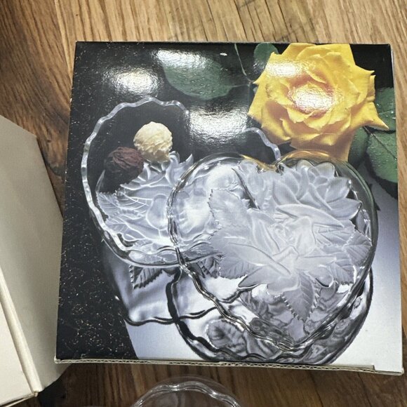 Home Beautiful Crystal Rose Pearls Covered Heart Box - Picture 2 of 12